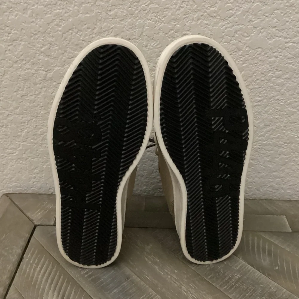 P448 Bali Platform Sneaker (Women) 8.5US / 39EU